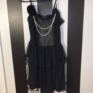Black dress with pearl necklace
